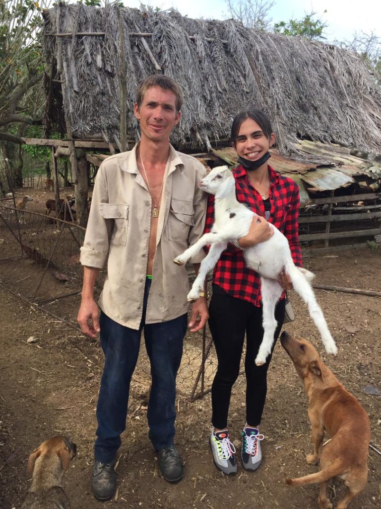 "Con los pies en la tierra"