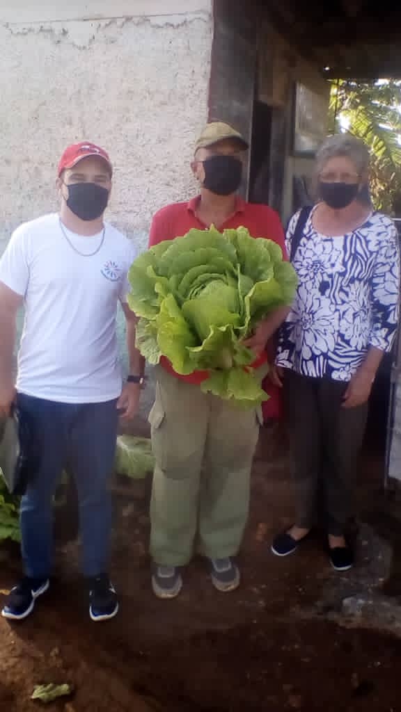 "Con los pies en la tierra"